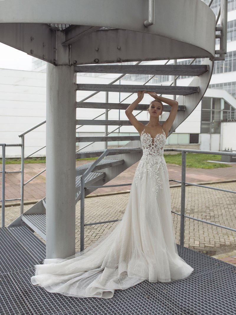 Wunderschöne Brautkleider 2021 aus den Kollektionen Modeca, Le Papillion und Modeca Curves - le papillon by modeca brautkleid kollektion 2021 Liara front
