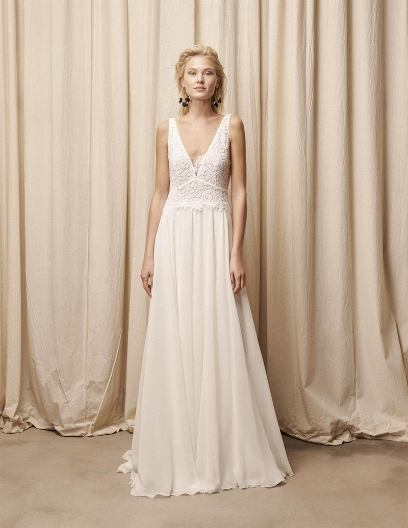 Zauberhafte Brautkleider von Rembo Styling aus der Kollektion 2021 - Rembo Styling brautkleid kollektion 2021 Just For You front