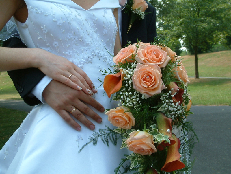 Inspiration für den Brautstrauss - Lachsfarbener Blumenstrauss der Braut