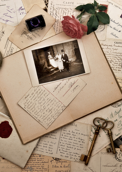 Inspirationen zur Vintage Hochzeit im Shabby Chic - Alte Karten, Schlüssel und Taschenuhren beflügeln das Vintage-Feeling