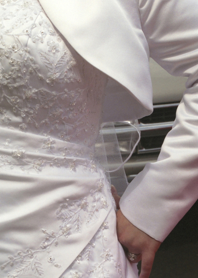 Verschiedene romantische Brautaccessoires - Das Strumpfband ist ein Muss für jede Braut