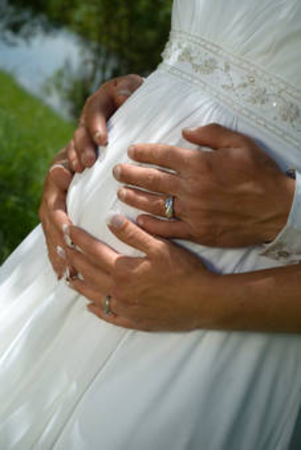 Mit Bäuchlein heiraten: Brautkleider für Schwangere