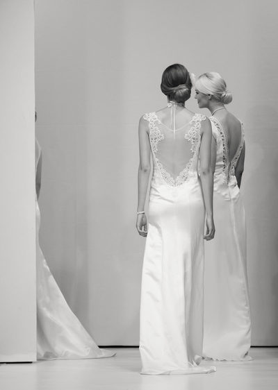 Elegant und nachhaltig: Couture-Brautkleider von Julia Starp - Entzückende Rückenansichten