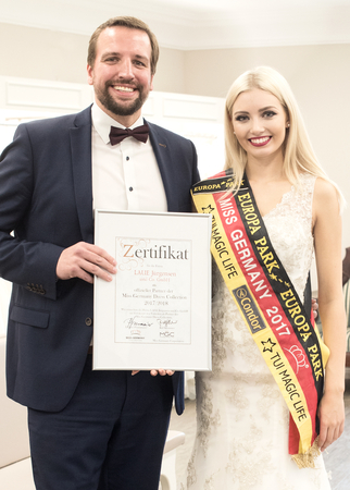 Miss Germany 2017 präsentiert die Brautkollektion 2018 bei Laue in Tellingstedt