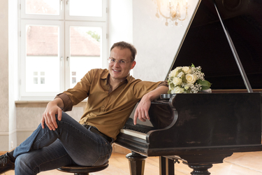 Event-Pianist & Organist Philipp Watzek aus Mintraching