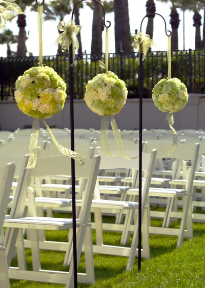 Bilderserie traumhafter Hochzeitslocations - Sitzgelegenheiten für die Gartenhochzeit