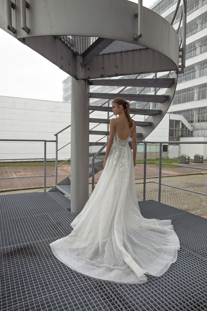 Wunderschöne Brautkleider 2021 aus den Kollektionen Modeca, Le Papillion und Modeca Curves - le papillon by modeca brautkleid kollektion 2021 Liara back